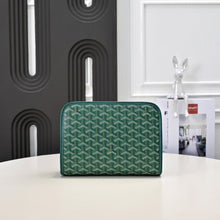 Load image into Gallery viewer, JOUVENCE MM TOILETRY BAG (GREEN)