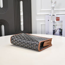 Load image into Gallery viewer, JOUVENCE MM TOILETRY BAG (BLACK TAN)