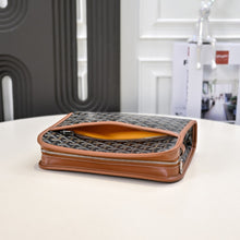 Load image into Gallery viewer, JOUVENCE MM TOILETRY BAG (BLACK TAN)