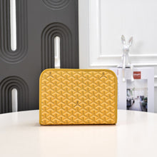 Load image into Gallery viewer, JOUVENCE MM TOILETRY BAG (YELLOW)