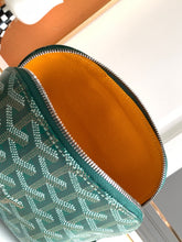 Load image into Gallery viewer, VENDOME COSMETIC POUCH (GREEN)