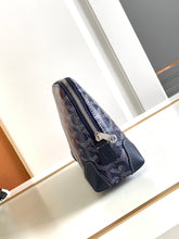 Load image into Gallery viewer, VENDOME COSMETIC POUCH (NAVY)