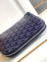 Load image into Gallery viewer, VENDOME COSMETIC POUCH (NAVY)