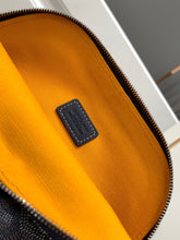 Load image into Gallery viewer, VENDOME COSMETIC POUCH (NAVY)