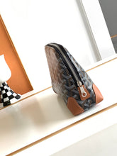 Load image into Gallery viewer, VENDOME COSMETIC POUCH (BLACK TAN)