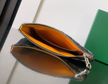 Load image into Gallery viewer, SENAT CARDHOLDER (GREY)