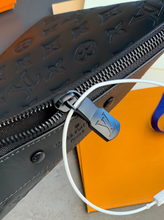 Load image into Gallery viewer, LOUIS MONOGRAM LEATHER POUCH TO-GO (BLACK)