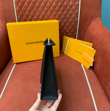 Load image into Gallery viewer, LOUIS POUCH WITH METAL LOGO (BLACK)