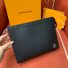 Load image into Gallery viewer, LOUIS POUCH WITH METAL LOGO (BLACK)