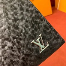 Load image into Gallery viewer, LOUIS POUCH WITH METAL LOGO (BLACK)