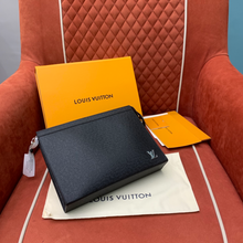 Load image into Gallery viewer, LOUIS POUCH WITH METAL LOGO (BLACK)