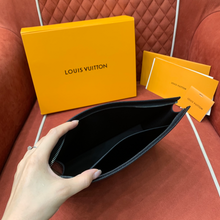 Load image into Gallery viewer, LOUIS POUCH WITH METAL LOGO (BLACK)