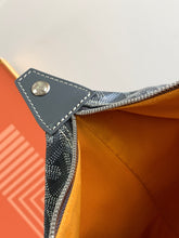 Load image into Gallery viewer, BOWLING 25 VANITY CASE (GREY)