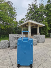 Load image into Gallery viewer, ESSENTIAL TRUNK PLUS 100L (GLOSS SEA BLUE)