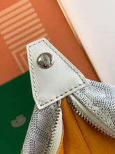 Load image into Gallery viewer, BOWLING 25 VANITY CASE (WHITE)