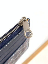 Load image into Gallery viewer, INSERT LOUISE CLUTCH (NAVY BLUE)
