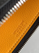 Load image into Gallery viewer, INSERT LOUISE CLUTCH (BLACK)