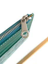 Load image into Gallery viewer, INSERT LOUISE CLUTCH (GREEN)