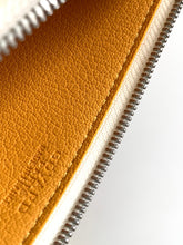 Load image into Gallery viewer, INSERT LOUISE CLUTCH (WHITE)