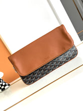 Load image into Gallery viewer, SAINTE-MARIE MM CLUTCH (BLACK TAN)