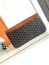 Load image into Gallery viewer, SAINTE-MARIE MM CLUTCH (BLACK TAN)