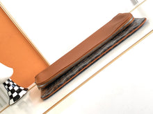 Load image into Gallery viewer, SAINTE-MARIE MM CLUTCH (BLACK TAN)