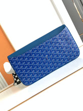 Load image into Gallery viewer, SAINTE-MARIE MM CLUTCH (BLUE)