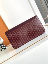 Load image into Gallery viewer, SAINTE-MARIE MM CLUTCH (BURGUNDY)