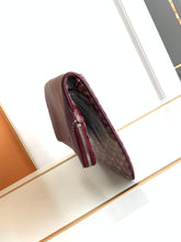 Load image into Gallery viewer, SAINTE-MARIE MM CLUTCH (BURGUNDY)