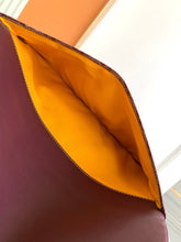 Load image into Gallery viewer, SAINTE-MARIE MM CLUTCH (BURGUNDY)