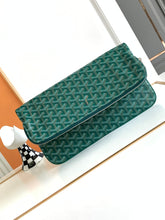 Load image into Gallery viewer, SAINTE-MARIE MM CLUTCH (GREEN)