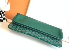 Load image into Gallery viewer, SAINTE-MARIE MM CLUTCH (GREEN)