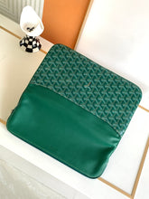 Load image into Gallery viewer, SAINTE-MARIE MM CLUTCH (GREEN)