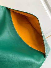 Load image into Gallery viewer, SAINTE-MARIE MM CLUTCH (GREEN)