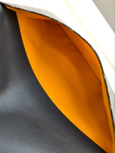 Load image into Gallery viewer, SAINTE-MARIE MM CLUTCH (BLACK)