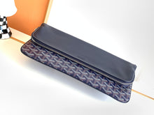 Load image into Gallery viewer, SAINTE-MARIE MM CLUTCH (NAVY)
