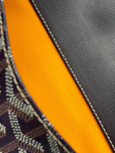 Load image into Gallery viewer, SAINTE-MARIE MM CLUTCH (NAVY)