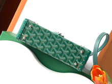 Load image into Gallery viewer, CASSETTE TRUNK (GREEN)