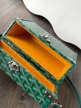 Load image into Gallery viewer, CASSETTE TRUNK (GREEN)