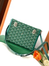 Load image into Gallery viewer, CASSETTE TRUNK (GREEN)