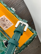 Load image into Gallery viewer, CASSETTE TRUNK (GREEN)