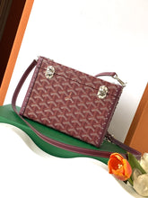 Load image into Gallery viewer, CASSETTE TRUNK (BURGUNDY)