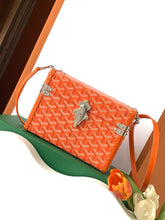 Load image into Gallery viewer, CASSETTE TRUNK (ORANGE)