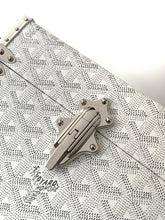 Load image into Gallery viewer, CASSETTE TRUNK (WHITE)