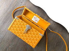 Load image into Gallery viewer, CASSETTE TRUNK (YELLOW)