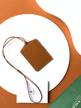 Load image into Gallery viewer, VENUS CARD HOLDER (BLACK TAN)