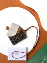 Load image into Gallery viewer, VENUS CARD HOLDER (BLACK TAN)