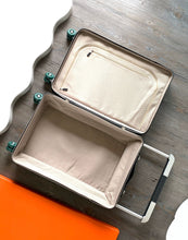 Load image into Gallery viewer, CABIN SUITCASE 24L (BLACK SUMMER)