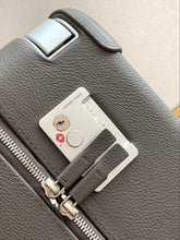 Load image into Gallery viewer, CABIN SUITCASE 24L (TAUPE SADDLE)