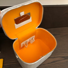 Load image into Gallery viewer, MUSE VANITY CASE (WHITE)